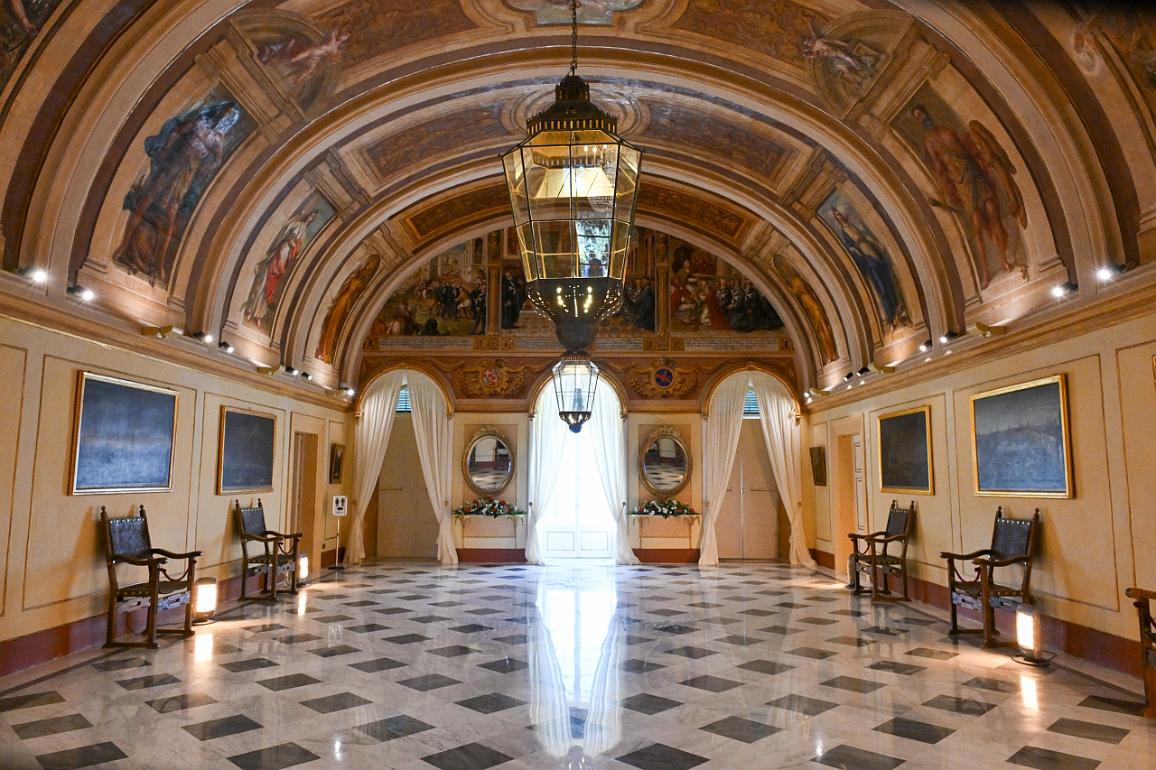 The ornate frescoed hall inside Verdala Palace